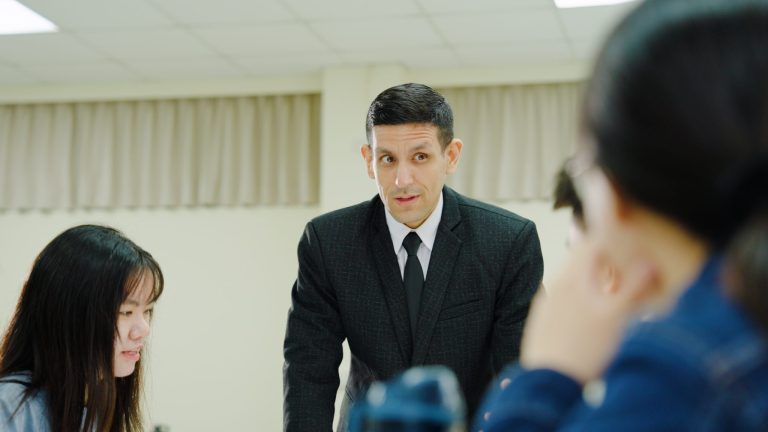 Read more about the article 國貿系Dr. Daniel A. Sanchez-Loor 獲「梅花卡」 肯定深耕台灣教研