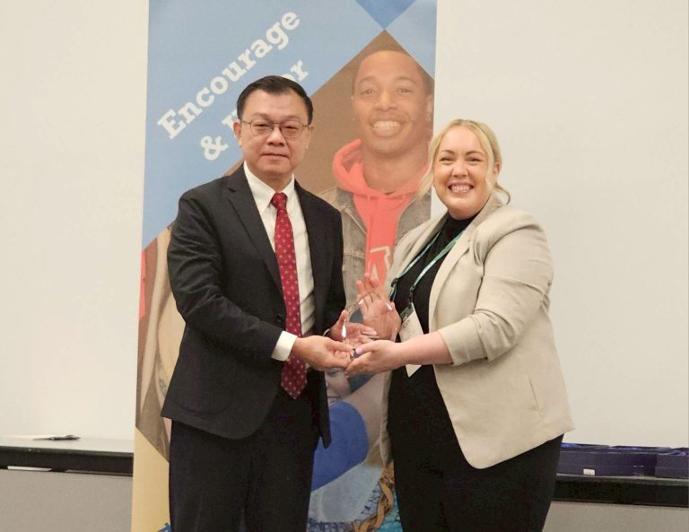 Read more about the article 全台唯一！商學院方俊能校友勇奪BGS雙料大獎